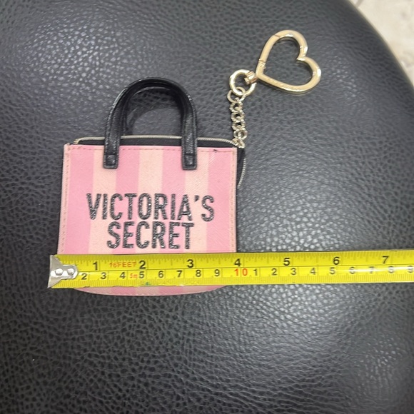 Victoria’s Secret - Picture 9 of 10